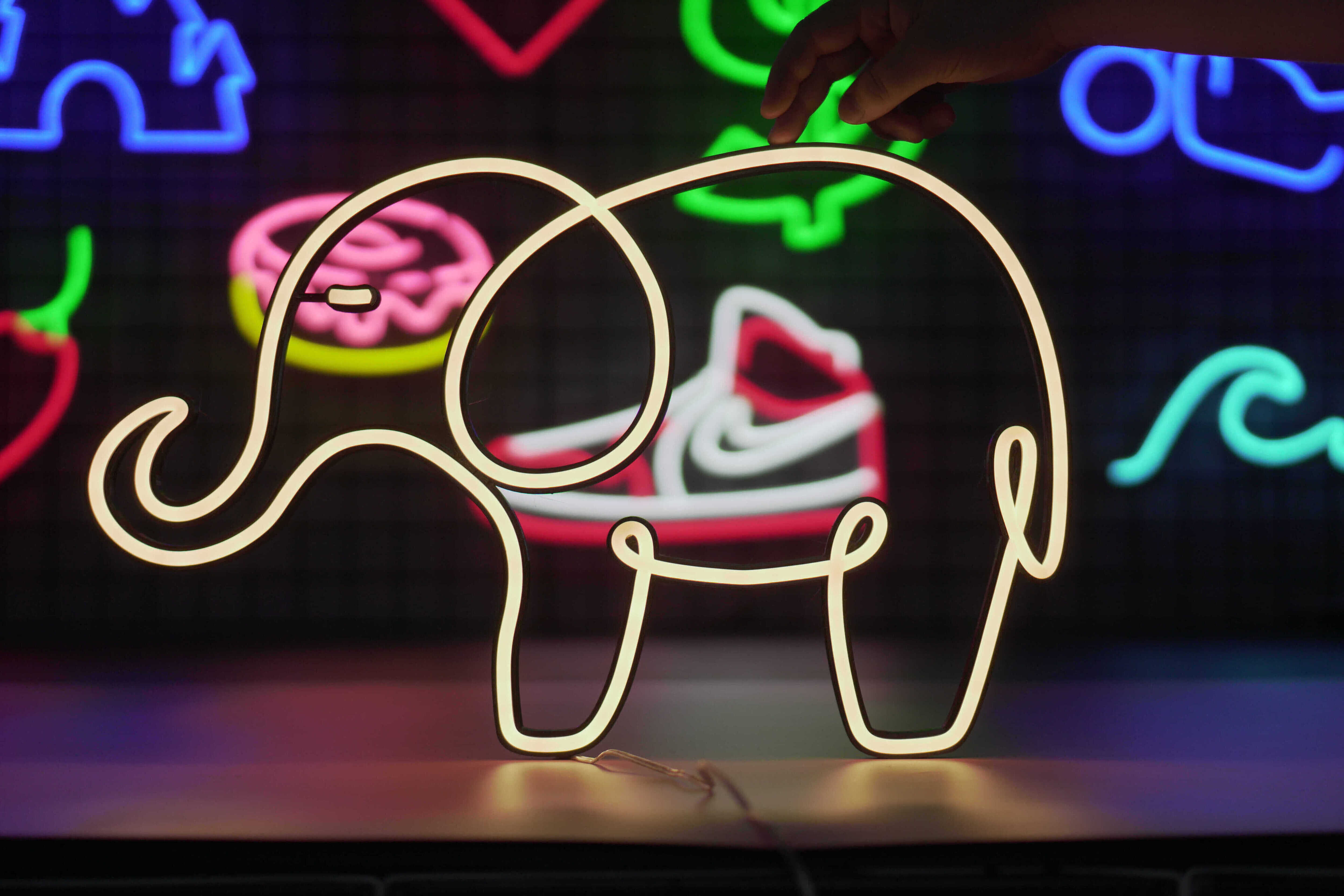 Słoń Neon LED